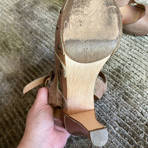 Taupe pebbled leather miss sixty high heeled sandals - Picture 4 of 11